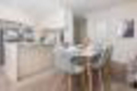 New Modern Apartment With Parking Near Amenities - Australian Destinations 2