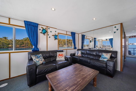 Coomera Houseboat Holidays - Australian Destinations 5