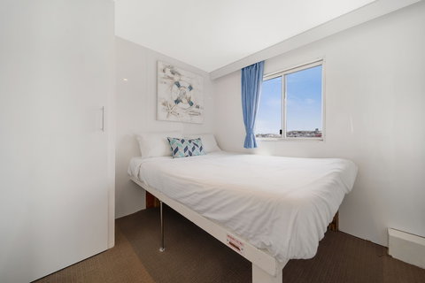 Coomera Houseboat Holidays - Australian Destinations 6