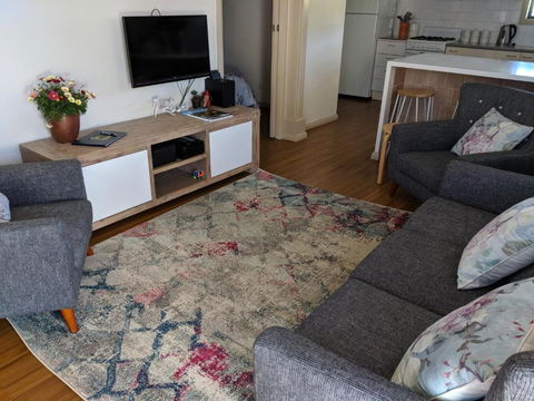 Magenta Cottage - Australian Destinations 2