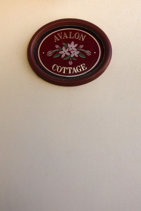 Avalon Cottage - Australian Destinations 4