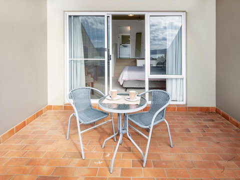 Cascades 18 / 3 Kurrajong Street - Australian Destinations 2