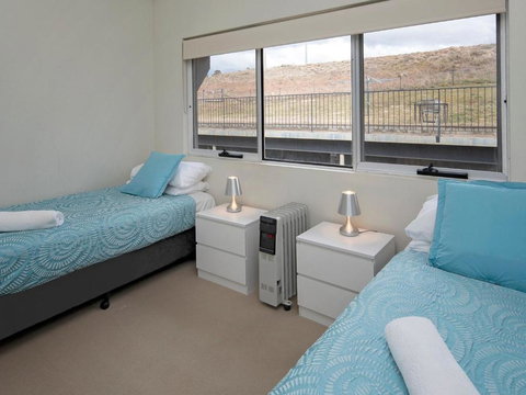 Cascades 18 / 3 Kurrajong Street - Australian Destinations 4