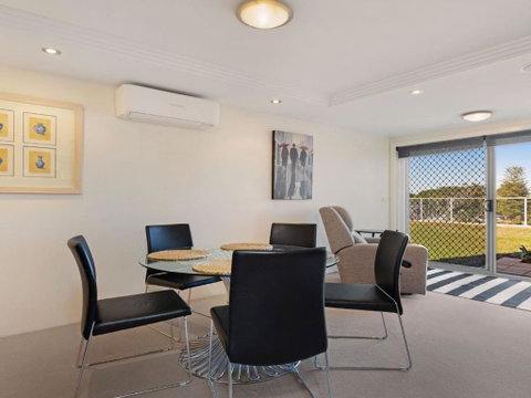 Garden Apartment At Forster Tower - Australian Destinations 1