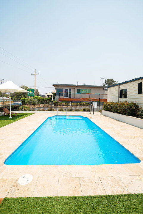 Crestview Tourist Park - Australian Destinations 3