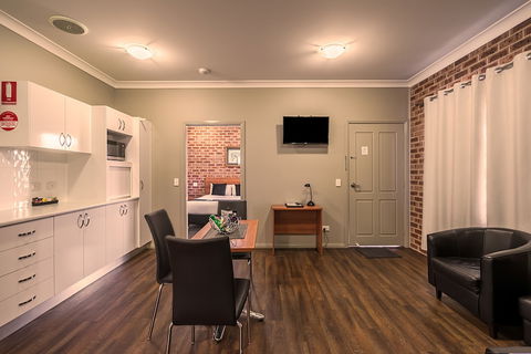 Akuna Motor Inn And Apartments - Australian Destinations 6