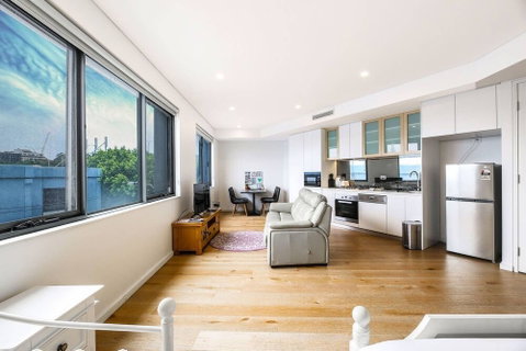 B08-darling Harbour Studio - Australian Destinations 5