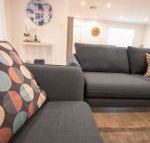 Contemporary Esprit with river reserve access - Australian Destinations