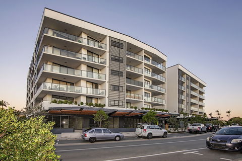 Arise Hedge - Australian Destinations 1