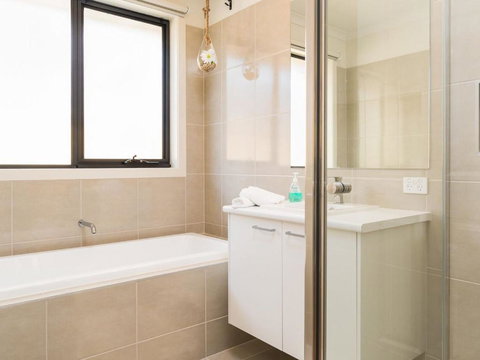 Cosy On Currawong - Australian Destinations 3