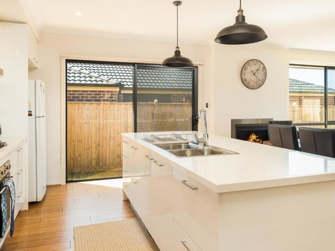 Cosy On Currawong - Australian Destinations 1