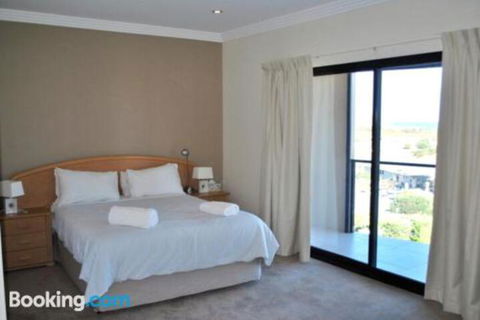Eagles Nest - Australian Destinations 6