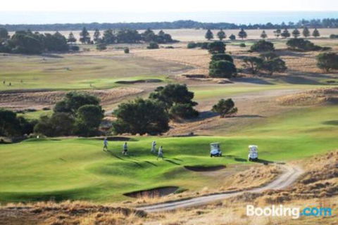 Eagles Nest - Australian Destinations 3
