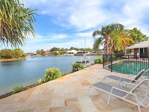 April 19 4 Bedroom Home On Canal With Pool Pontoon Aircon & WiFi! - Australian Destinations 3