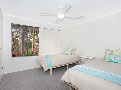 April 19 4 Bedroom Home On Canal With Pool Pontoon Aircon & WiFi! - Australian Destinations 2