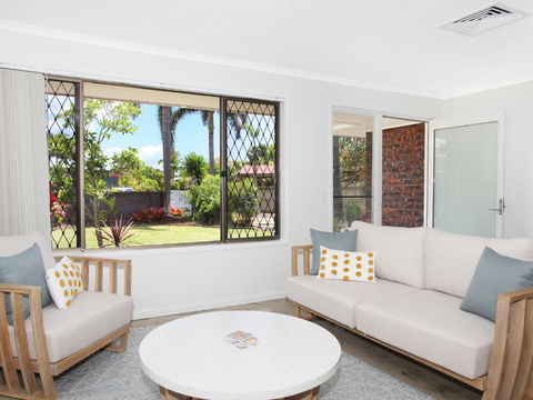 April 19 4 Bedroom Home On Canal With Pool Pontoon Aircon & WiFi! - Australian Destinations 4