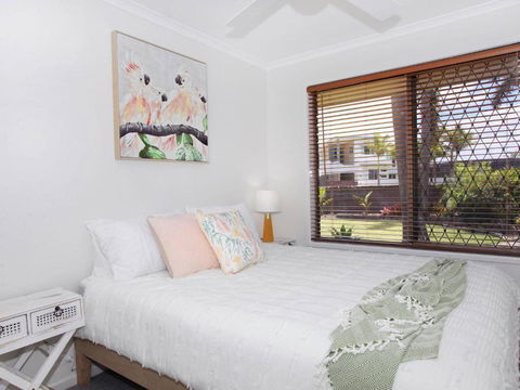 April 19 4 Bedroom Home On Canal With Pool Pontoon Aircon & WiFi! - Australian Destinations 5