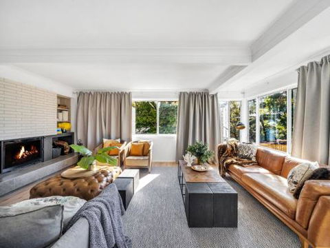 Akora At Hyams 4pm Check Out Sundays - Australian Destinations 1