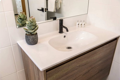 Contemporary 1BR Apartment - Near The City - Australian Destinations 6