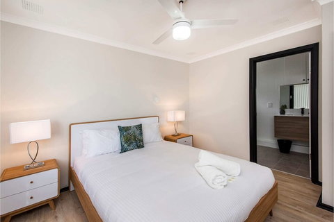 Contemporary 1BR Apartment - Near The City - Australian Destinations 5