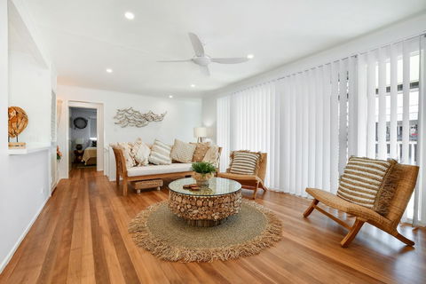 Rosies Bach - BUNA5 - Australian Destinations 6