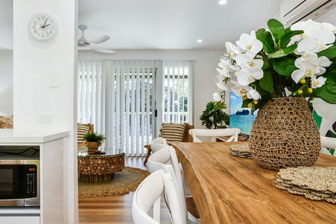 Rosies Bach - BUNA5 - Australian Destinations 0