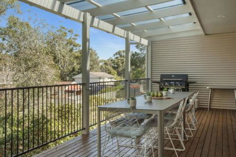 BEACH WITHIN REACH - Australian Destinations 0