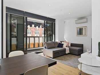 CHARLOTTE Manhatten Building Near Spencer St. & Southern Cross Station - Australian Destinations 6