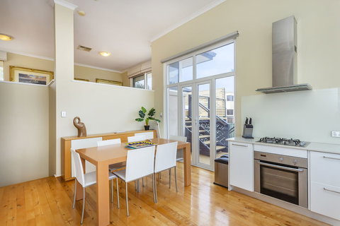 Scarborough Seaview Loft - Australian Destinations 3