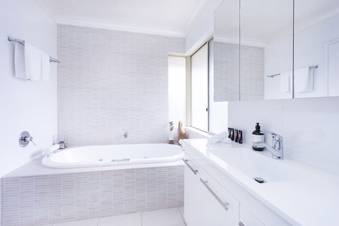 Scarborough Seaview Loft - Australian Destinations 4