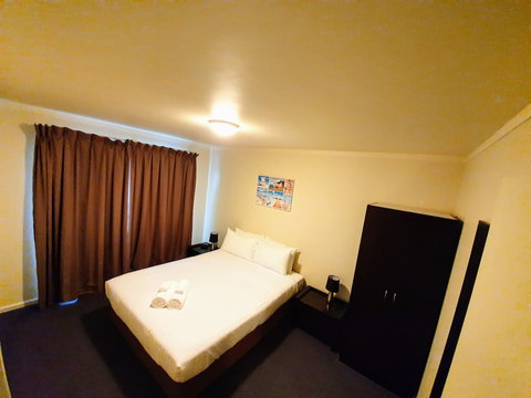 West Beach Lagoon 107 - Australian Destinations 3