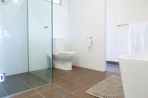 Beach & Bay Holiday House - Australian Destinations 2