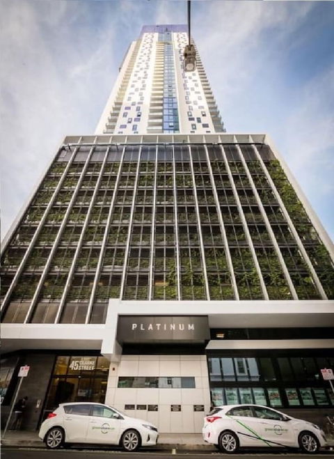 Southbank Platinum Tower Apartment - Australian Destinations 0