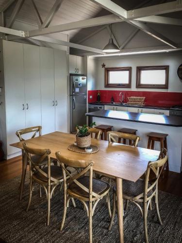 Samphire Beach House - Australian Destinations 5