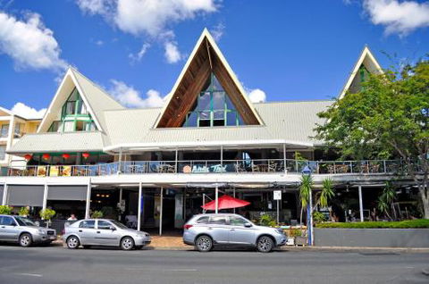 Airlie Waterfront Accommodation - Australian Destinations 0