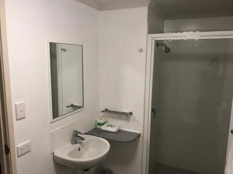 Airlie Waterfront Accommodation - Australian Destinations 5