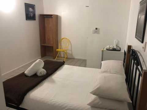 Airlie Waterfront Accommodation - Australian Destinations 4