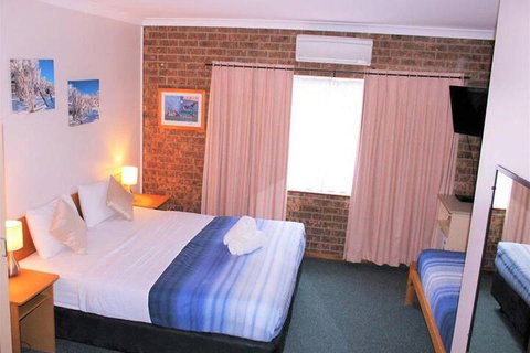The Ski Inn Motel - Australian Destinations 7