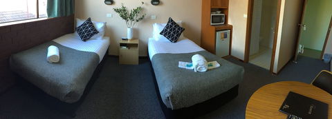 Nowra Motor Inn - Australian Destinations 6