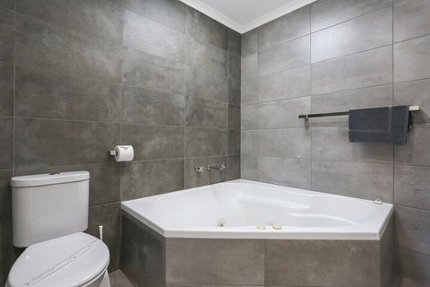 Crown Apartments - Australian Destinations 5