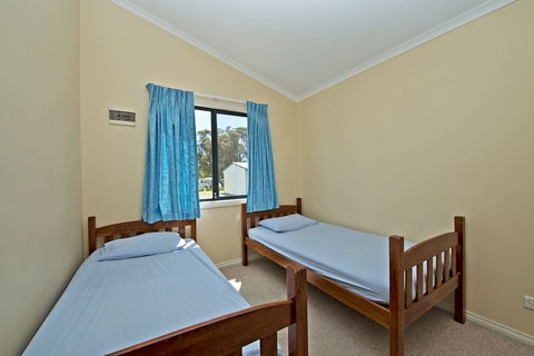 Acclaim Rose Gardens Beachside Holiday Park - Australian Destinations 4