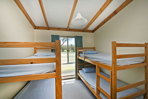 Acclaim Rose Gardens Beachside Holiday Park - Australian Destinations 3