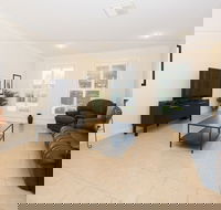 Colonial Court Villas - Australian Destinations