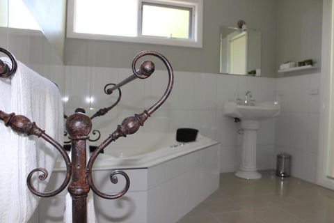 Amelina Cottages - Australian Destinations 3