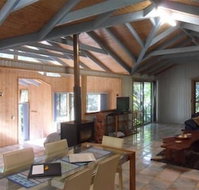 Treetops Accommodation Montville - Australian Destinations