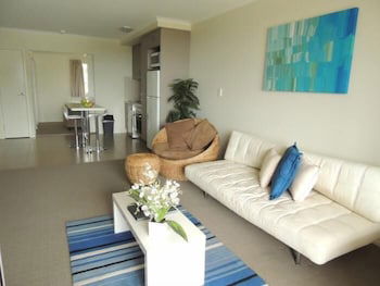 Airlie Central Apartments - Australian Destinations 2