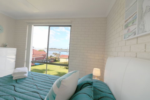 Capri Apartments - Australian Destinations 6