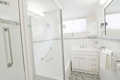 Capri Apartments - Australian Destinations 4