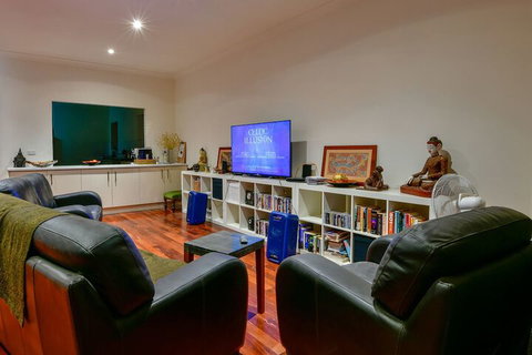 Crossroads Ecomotel - Australian Destinations 7