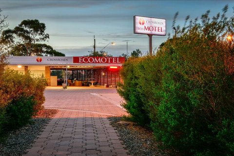 Crossroads Ecomotel - Australian Destinations 4